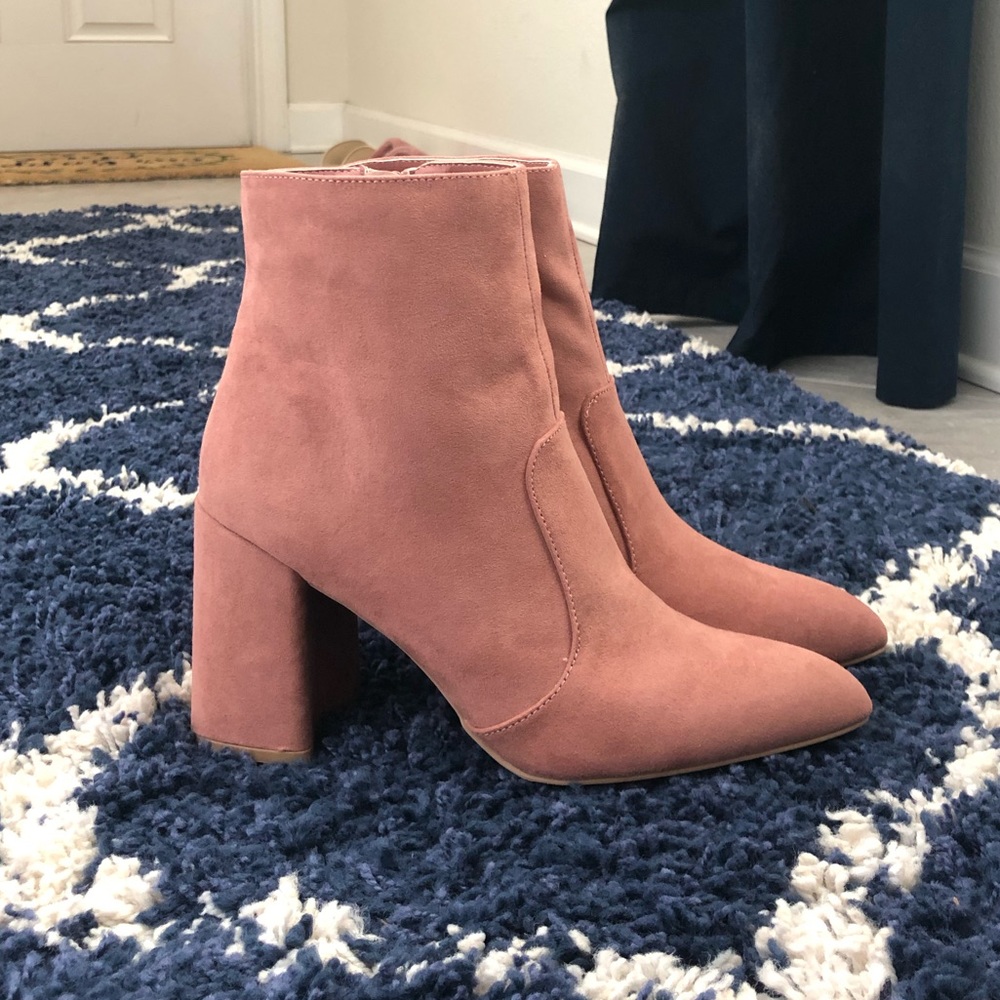 [NWT] SUEDE ANKLE BOOTS IN DUSTY PINK BLOCK HEELS